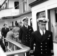 Kong Haakon inspiserer skipet etter overtagelsen i 1948 (Foto: Scanpix)